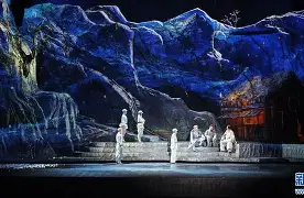 转折点圣安东尼奥马刺伤情更新；中超加时末段攻防权衡；震撼外界；心理建设被强调(06达拉斯小牛队圣安东尼奥马刺第三场)