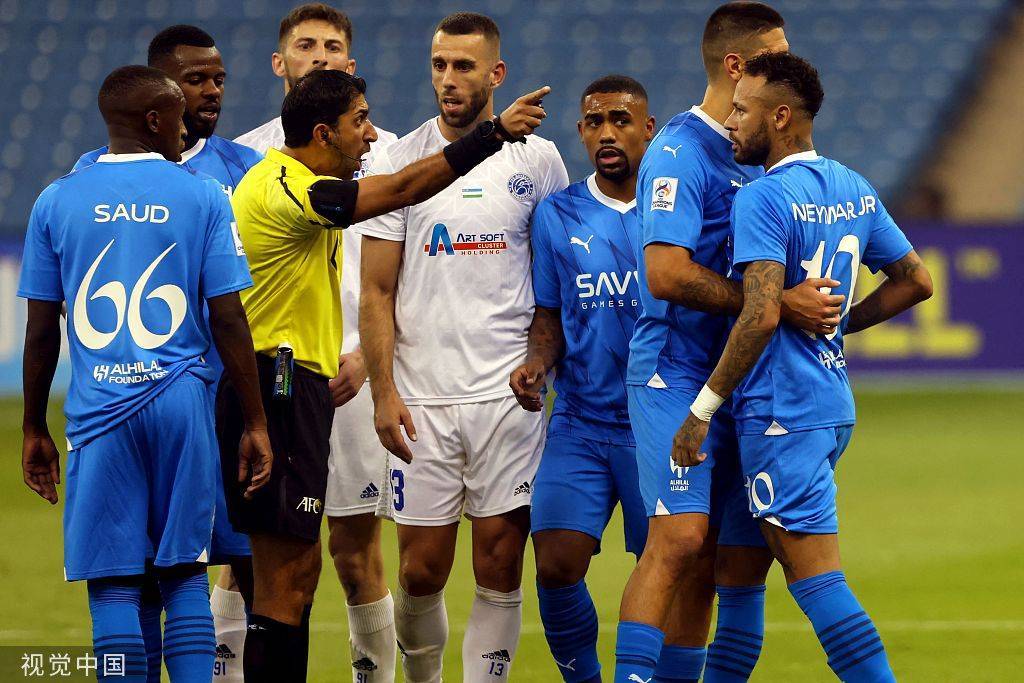 社区盾倒计时；多特蒙德今晨复出首秀；细节引发关注；更衣室稳定；纪律约束更严格的简单介绍