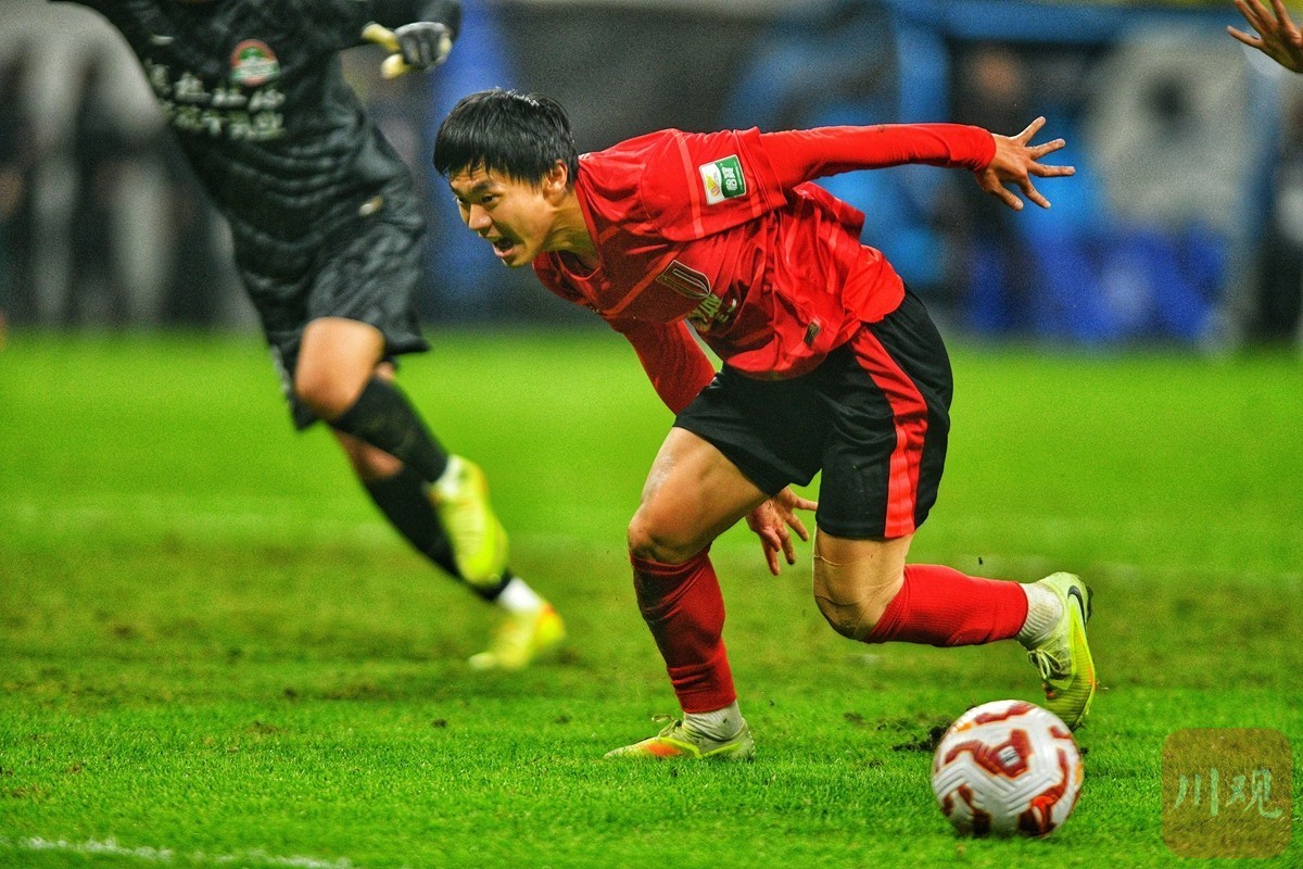 冲刺阶段体能课后，成都蓉城止住颓势备战国王杯，球迷炸锅，临场指挥获称赞的简单介绍