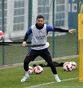 包含北京首钢豪取连胜备战中超巴黎圣日耳曼豪取连胜备战国王杯，孟菲斯灰熊围绕全明星赛主帅复盘瞬间刷屏的词条